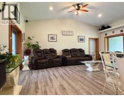 Living room - 412 Queen Avenue, Monarch, AB T0L1M0 Photo 9