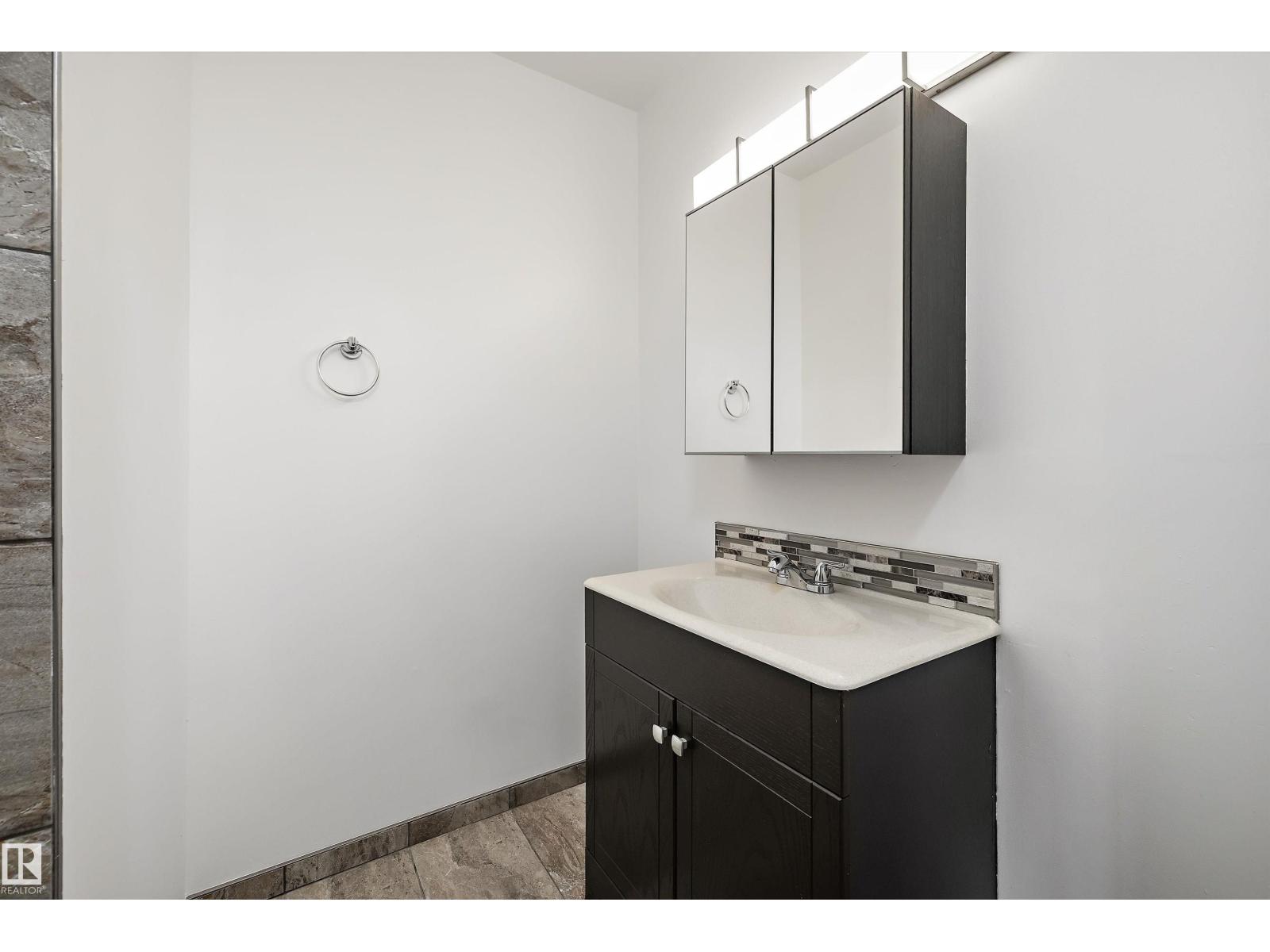 10237 151 ST NW - 23