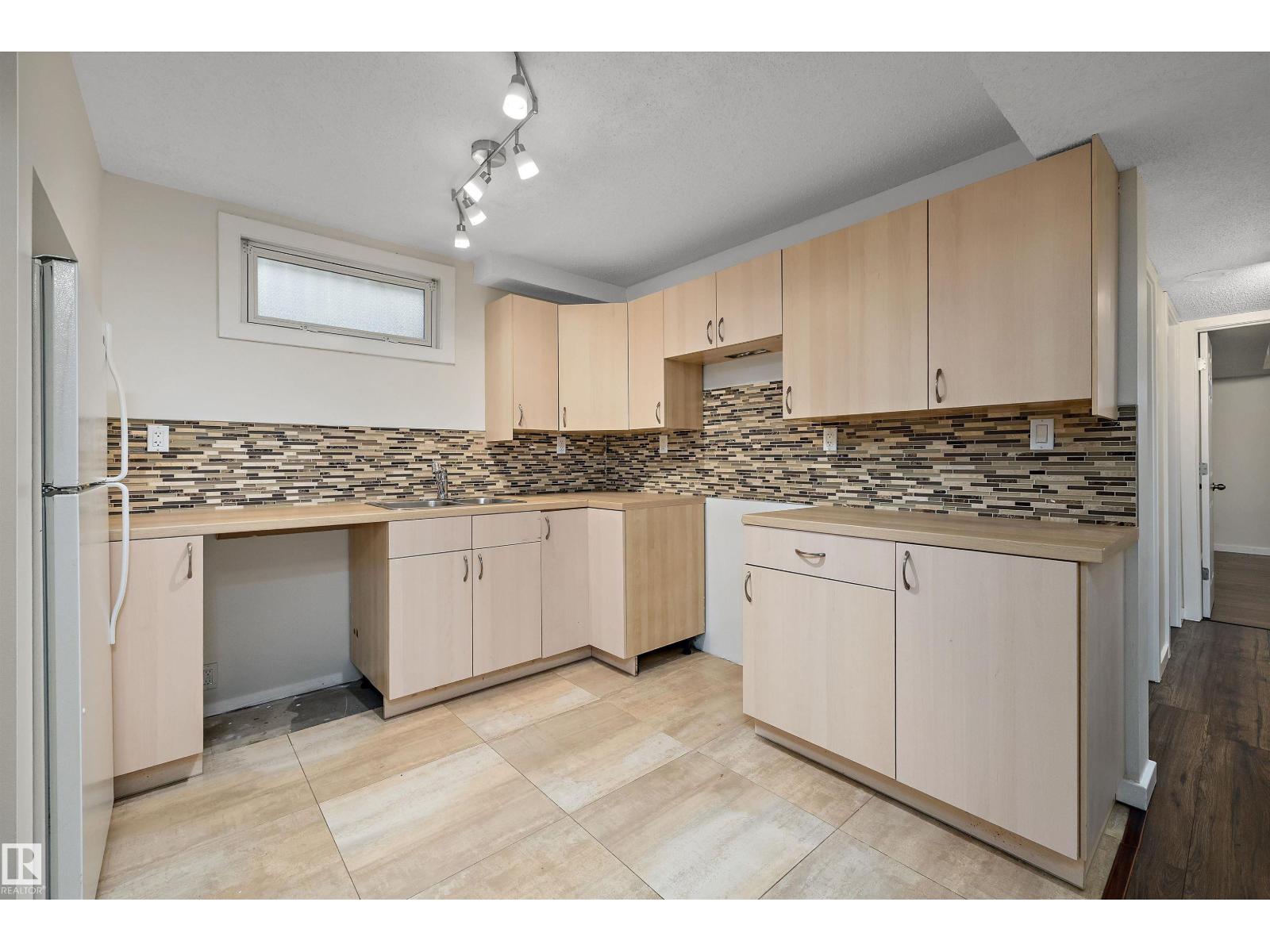 10237 151 ST NW - 35