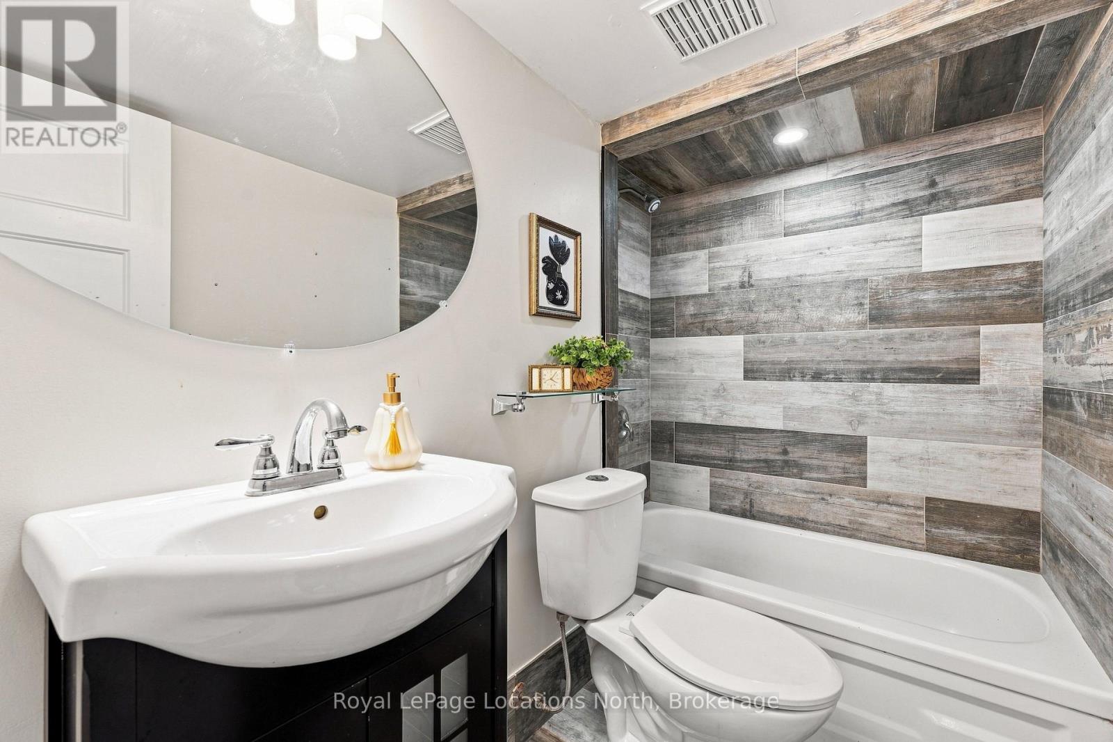 32 COURTICE CRESCENT - 29