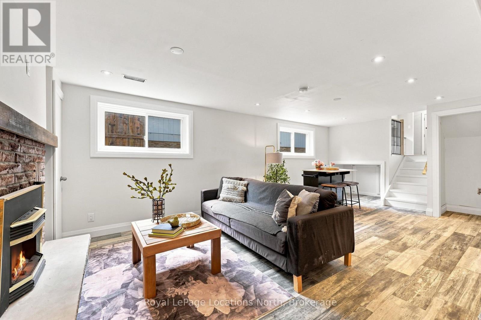 32 COURTICE CRESCENT - 23