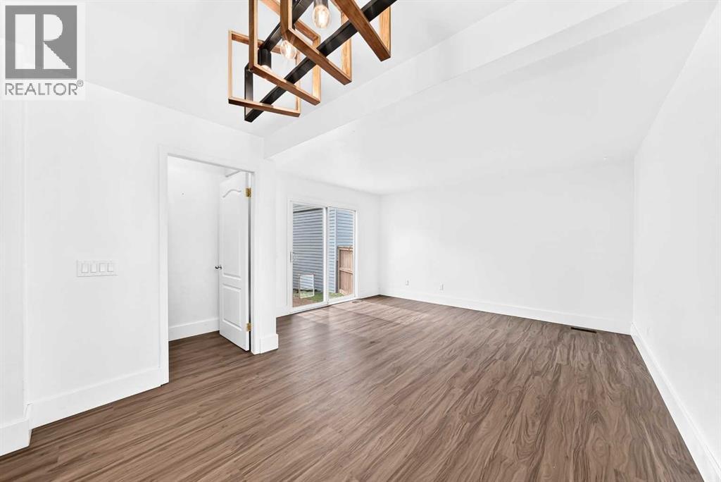 #11 4810 40 Avenue SW - 11