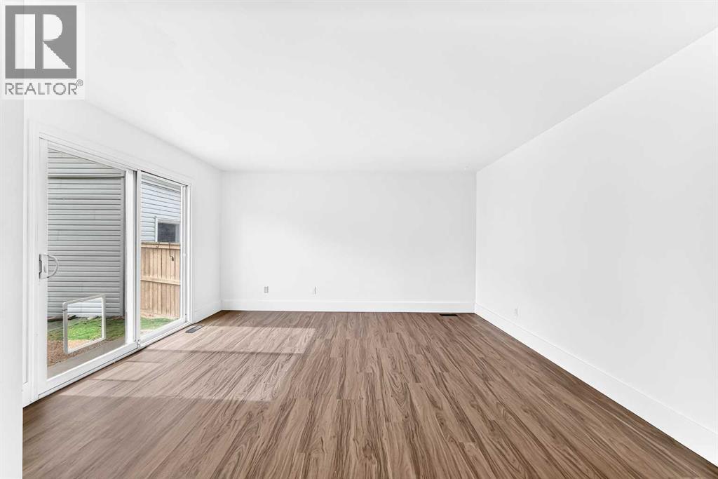 #11 4810 40 Avenue SW - 14