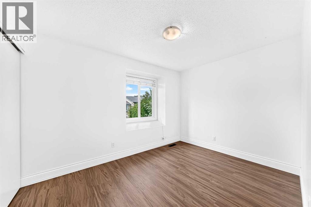 #11 4810 40 Avenue SW - 15