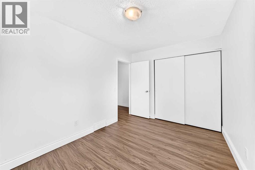 #11 4810 40 Avenue SW - 16