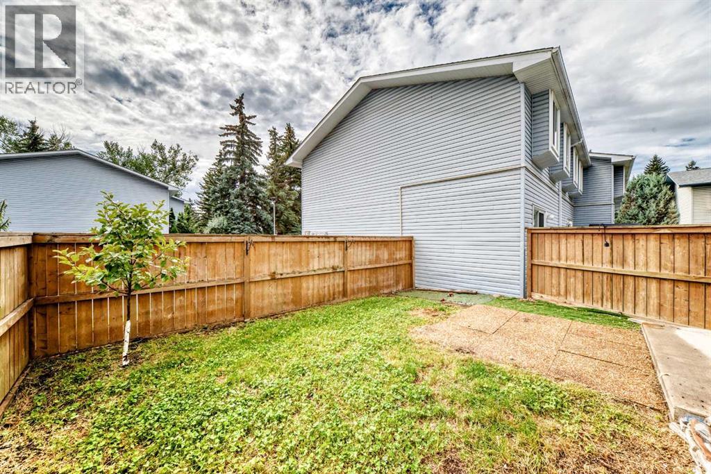 #11 4810 40 Avenue SW - 26