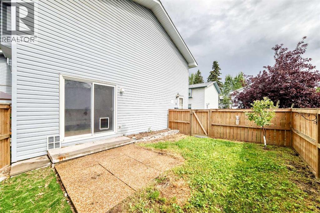 #11 4810 40 Avenue SW - 27