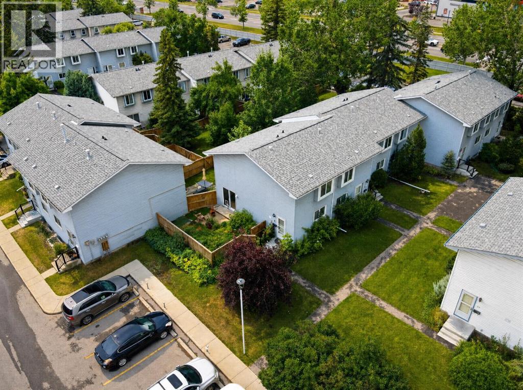 #11 4810 40 Avenue SW - 32