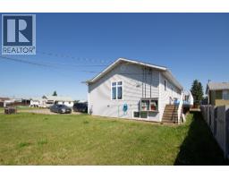 Living room - 12000 11 Street, Dawson Creek, BC V1G3J8 Photo 14