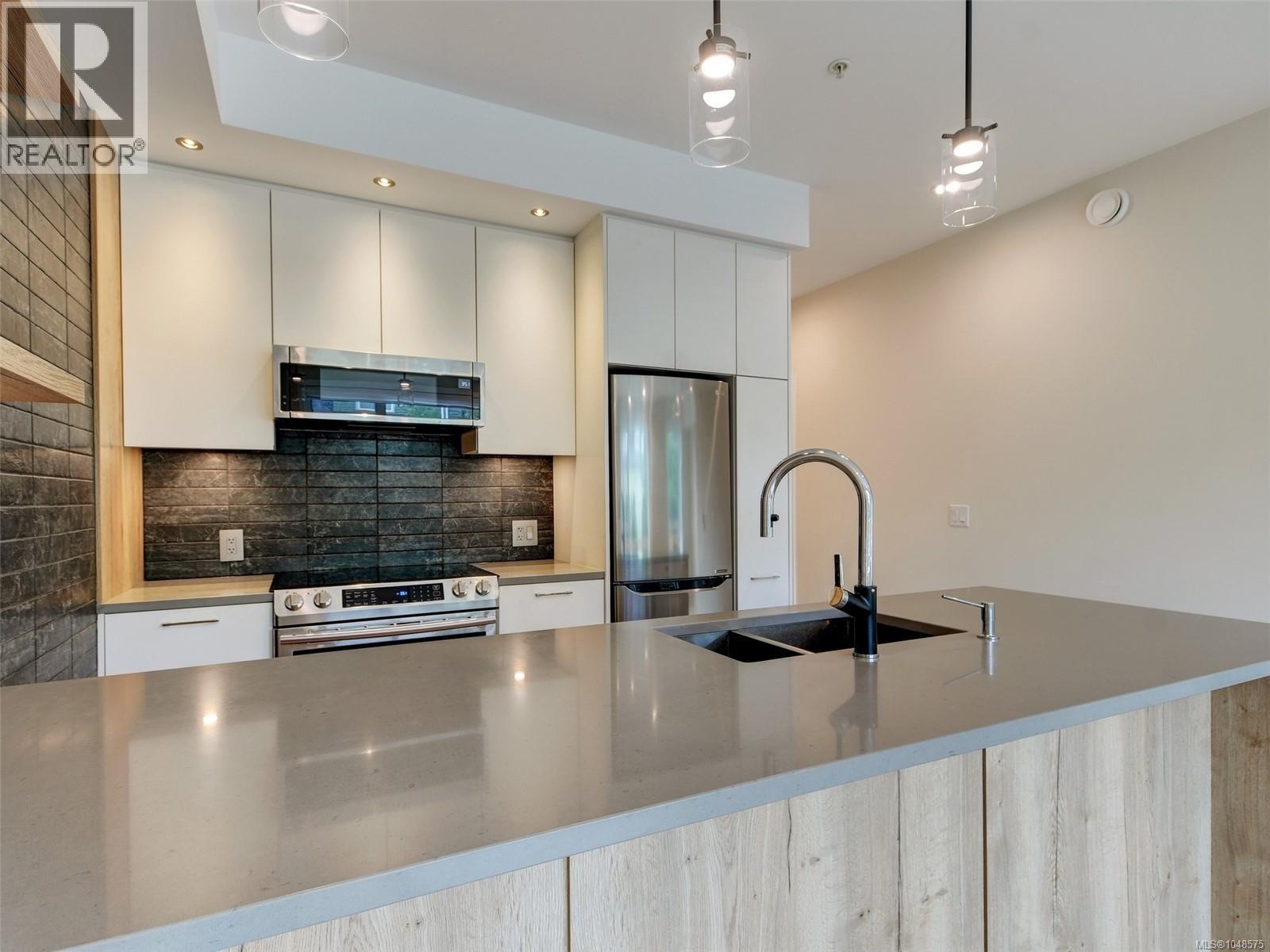 101 1588 North Dairy Rd, Saanich