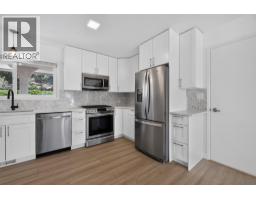 Living room - 6531 Longacre Drive, Vernon, BC V1H1H9 Photo 12