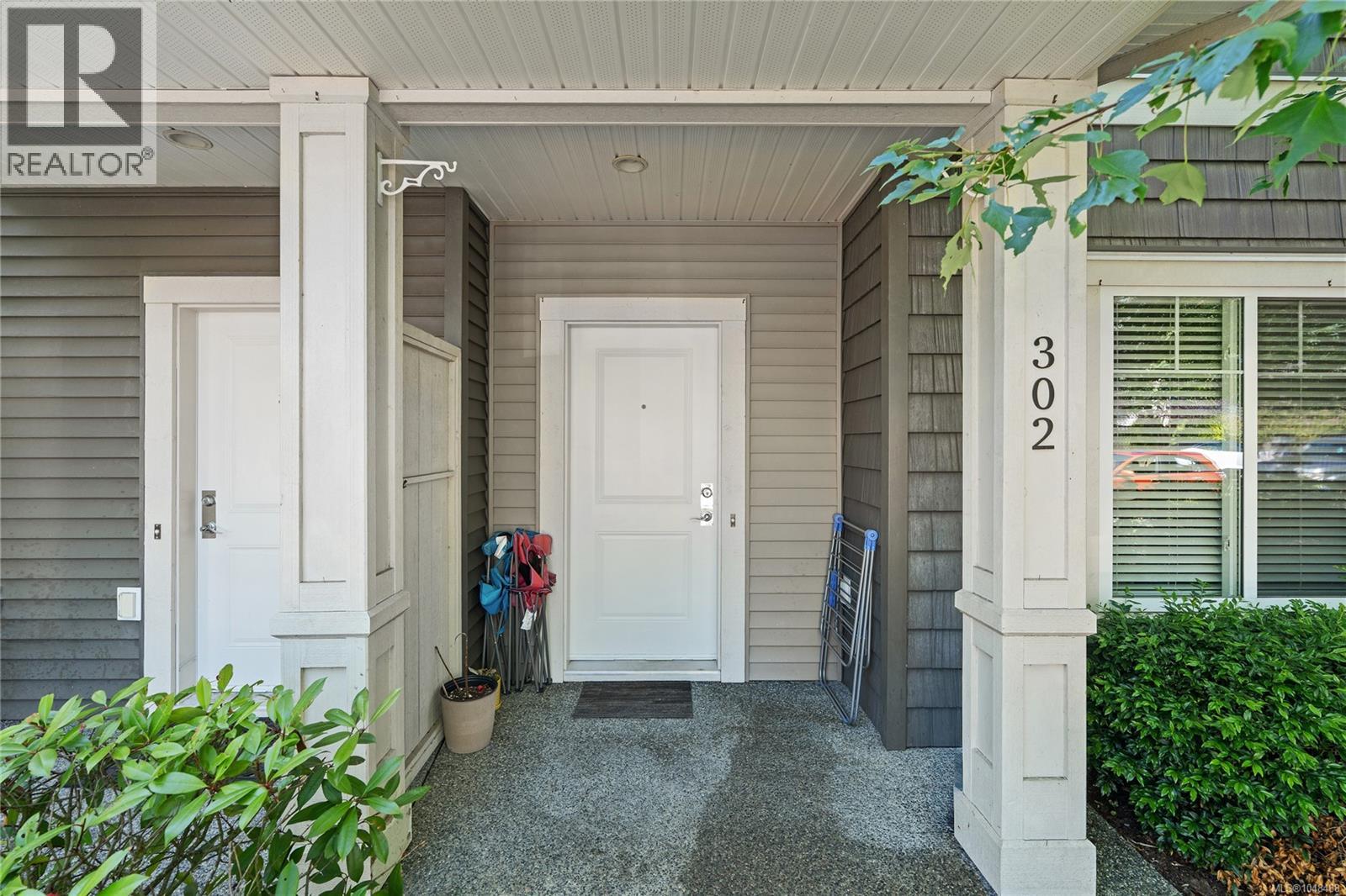 #302 1675 Crescent View Dr - 37