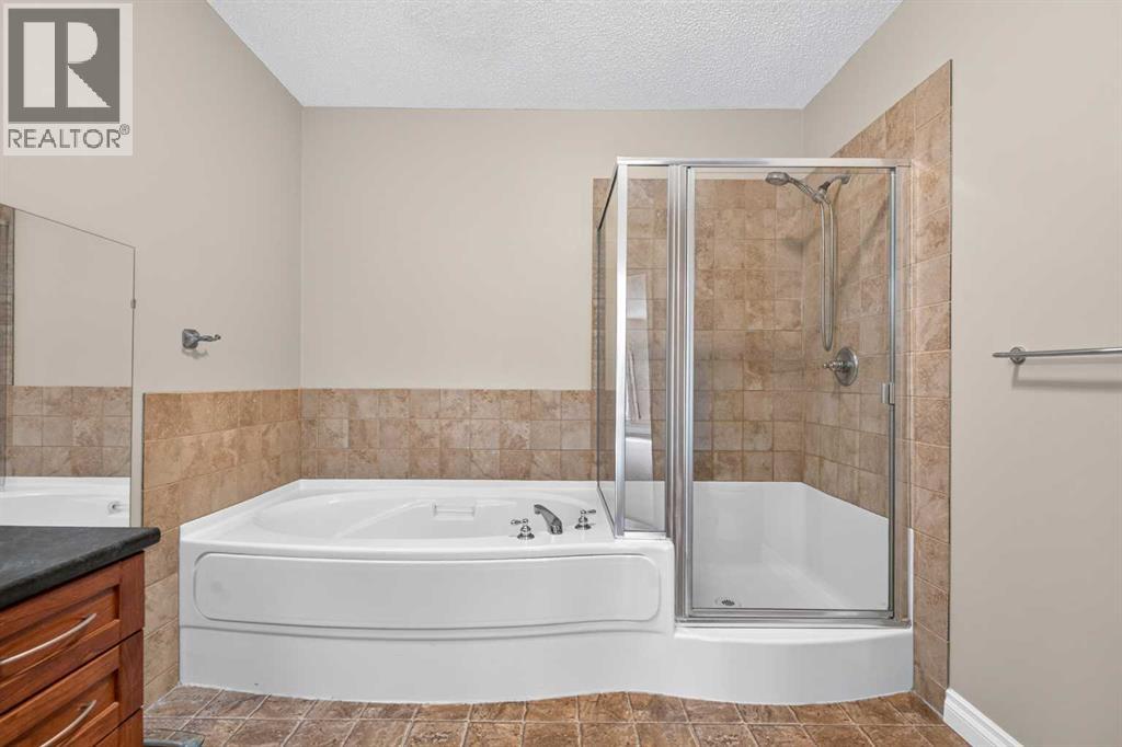 #305 30 Discovery Ridge Close SW - 23