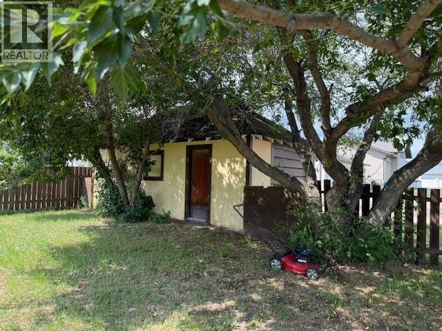 Listing photo – 5040 51 Street, Hardisty