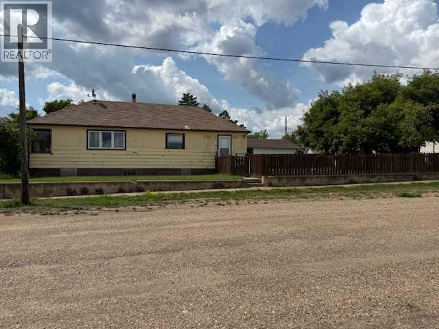 Listing photo – 5040 51 Street, Hardisty