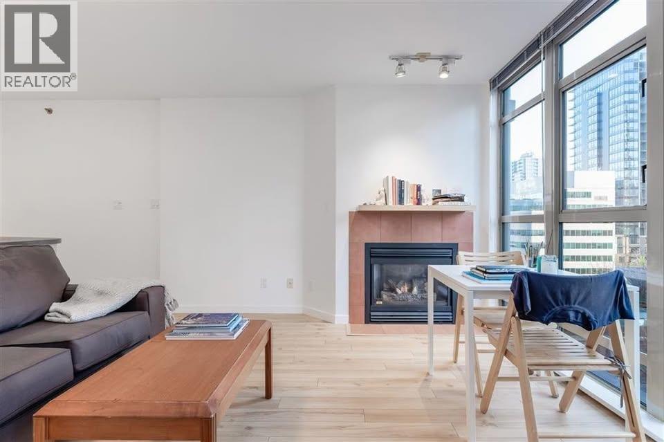 807 819 HAMILTON STREET, Vancouver — photo 9