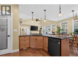 7272 Dunwaters Road, Kelowna, BC V1Z3W4 Photo 35