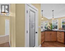 7272 Dunwaters Road, Kelowna, BC V1Z3W4 Photo 36