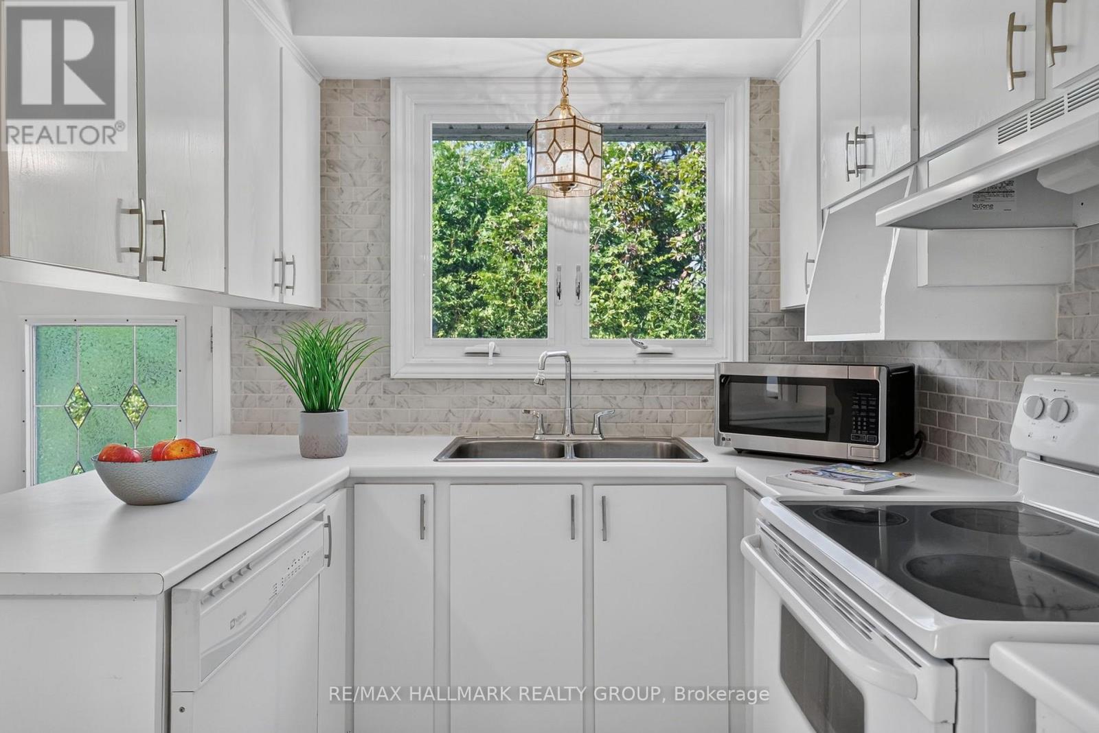 157 LACROIX AVENUE - 9