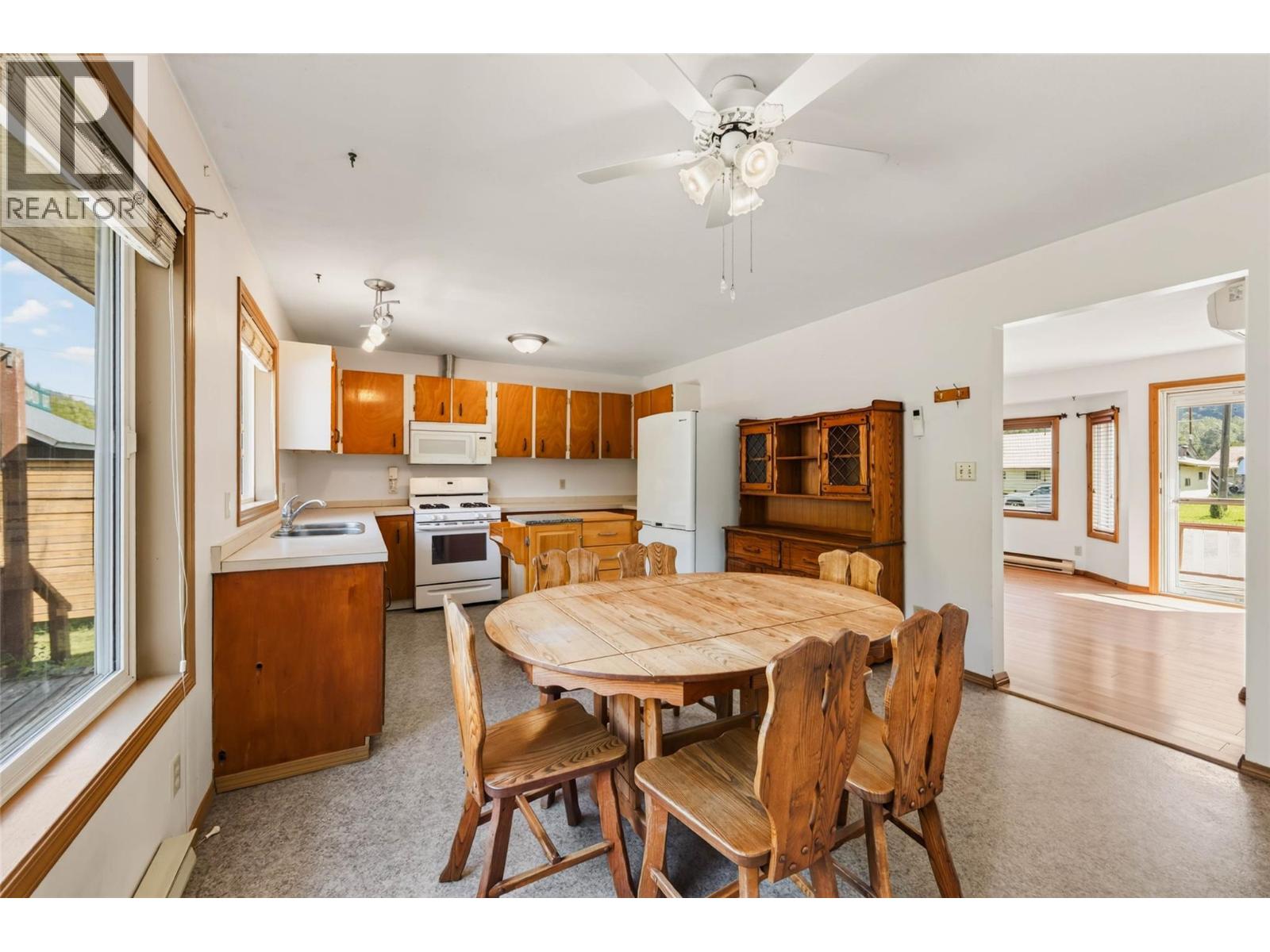 110 Davies Avenue - 9