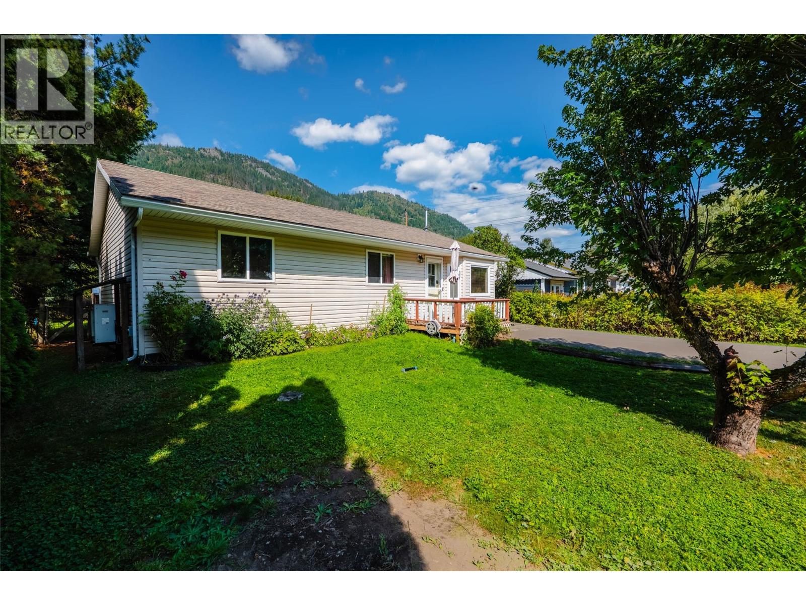 110 Davies Avenue - 23