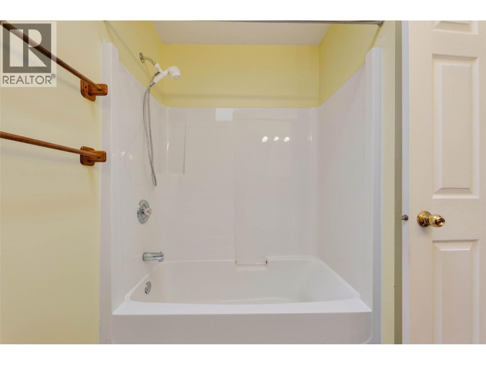 110 Davies Avenue - Image 16