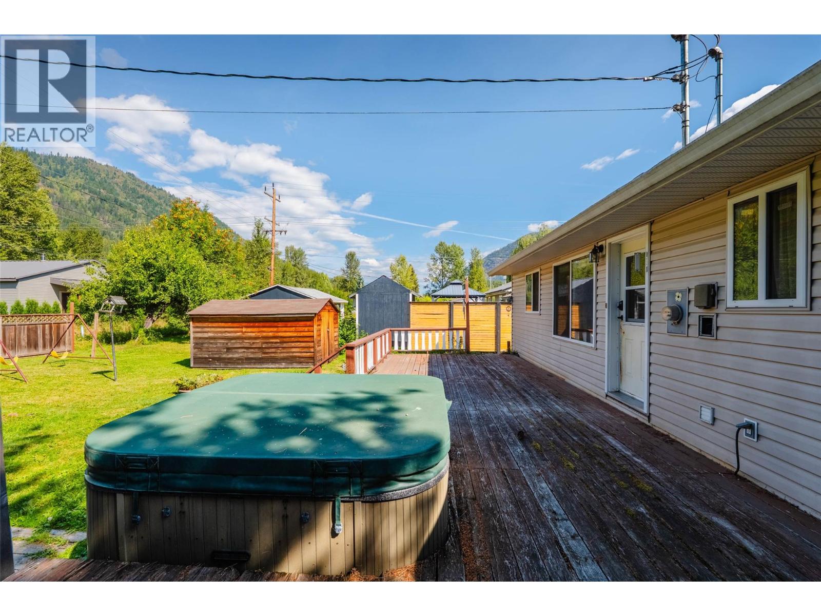 110 Davies Avenue - Image 31