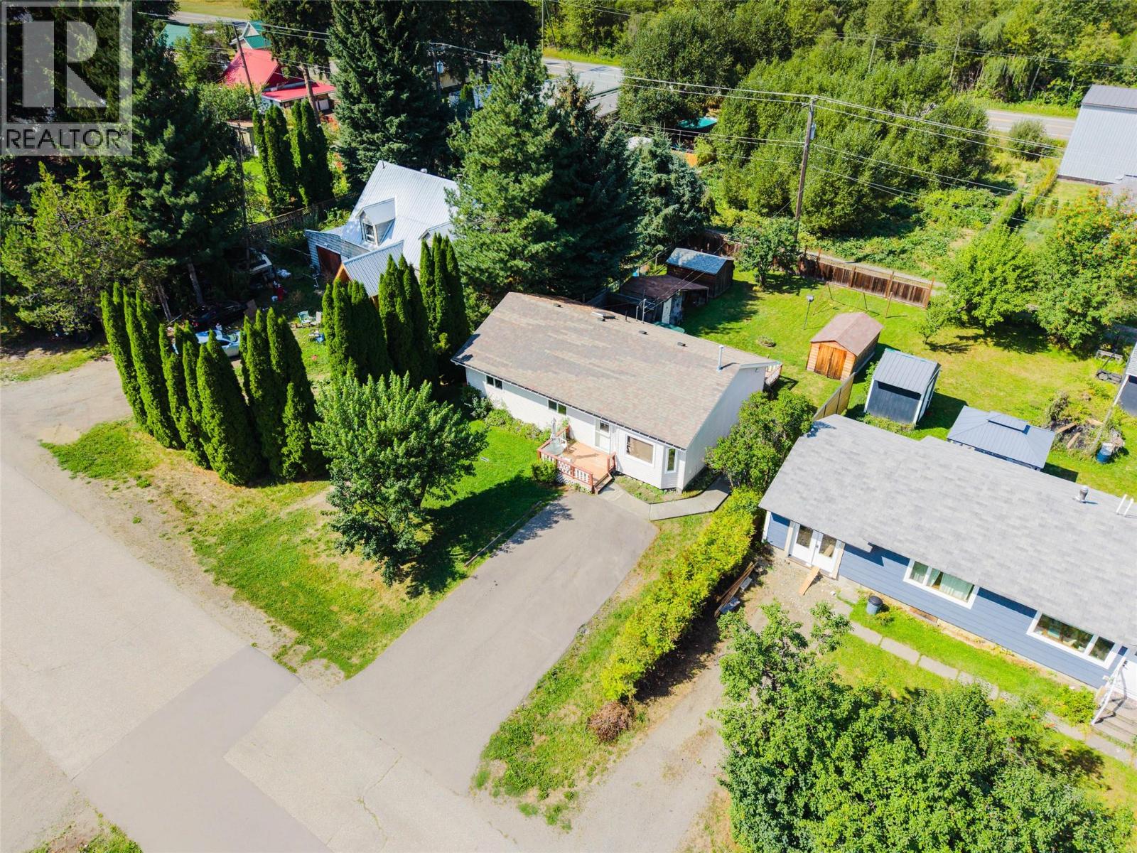 110 Davies Avenue - 2