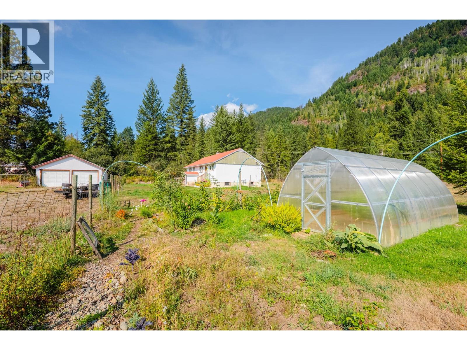 6352 Highway 3 Highway, Salmo — photo 1