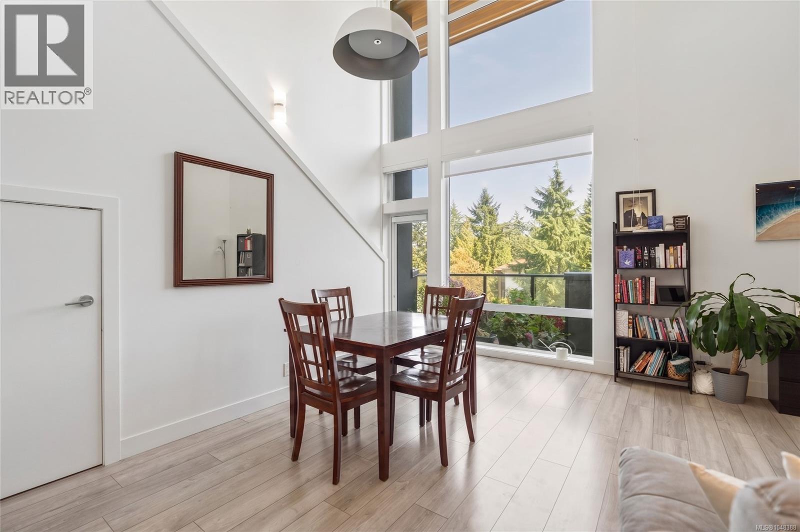 414 991 McKenzie Avenue, Saanich
