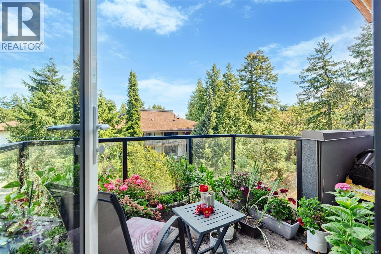 414 991 McKenzie Avenue, Saanich