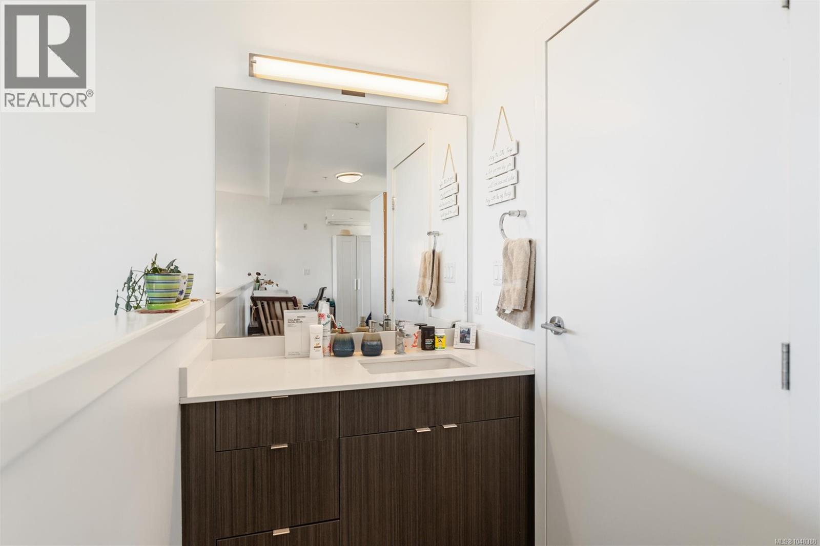 414 991 McKenzie Avenue, Saanich