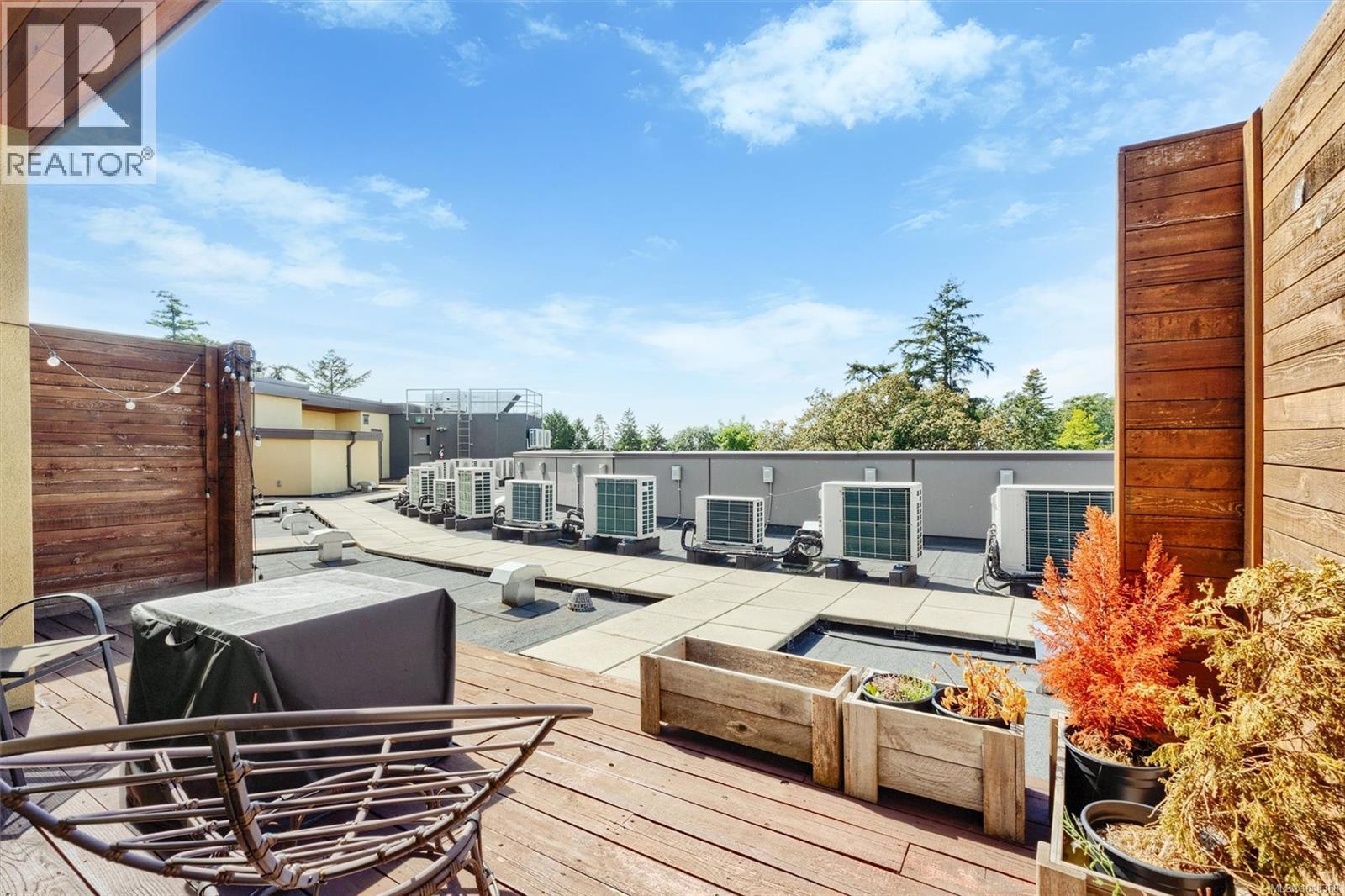 414 991 McKenzie Avenue, Saanich