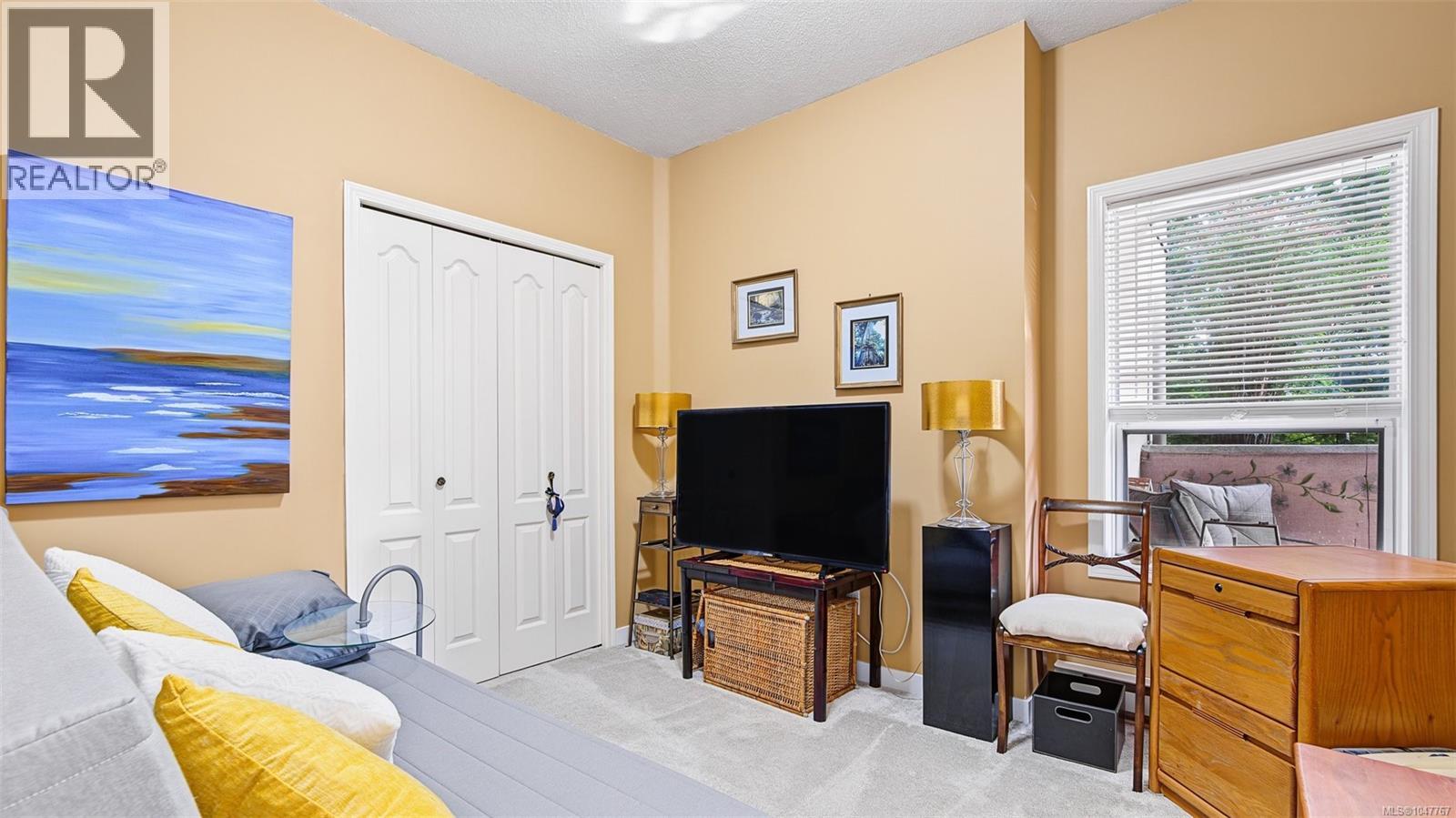 #104B 3000 Oak St - 21