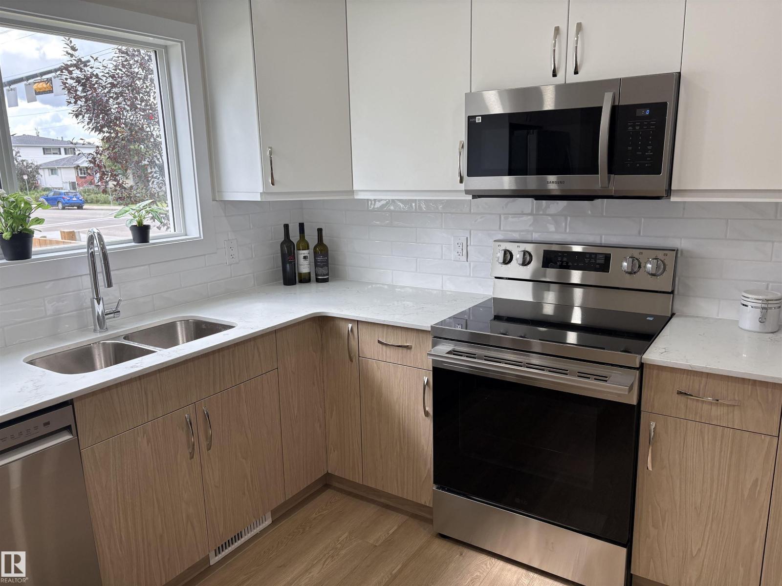 4845 115 AV NW, Edmonton — photo 2