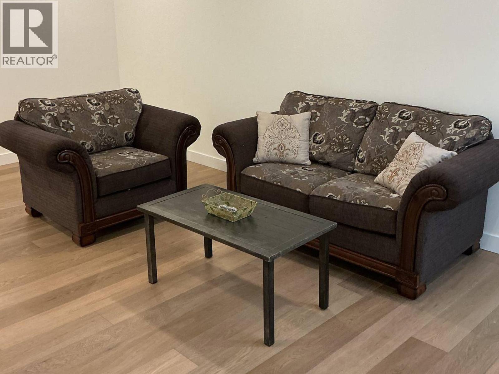 Lower Floor-463 W 14TH STREET, North Vancouver — photo 9