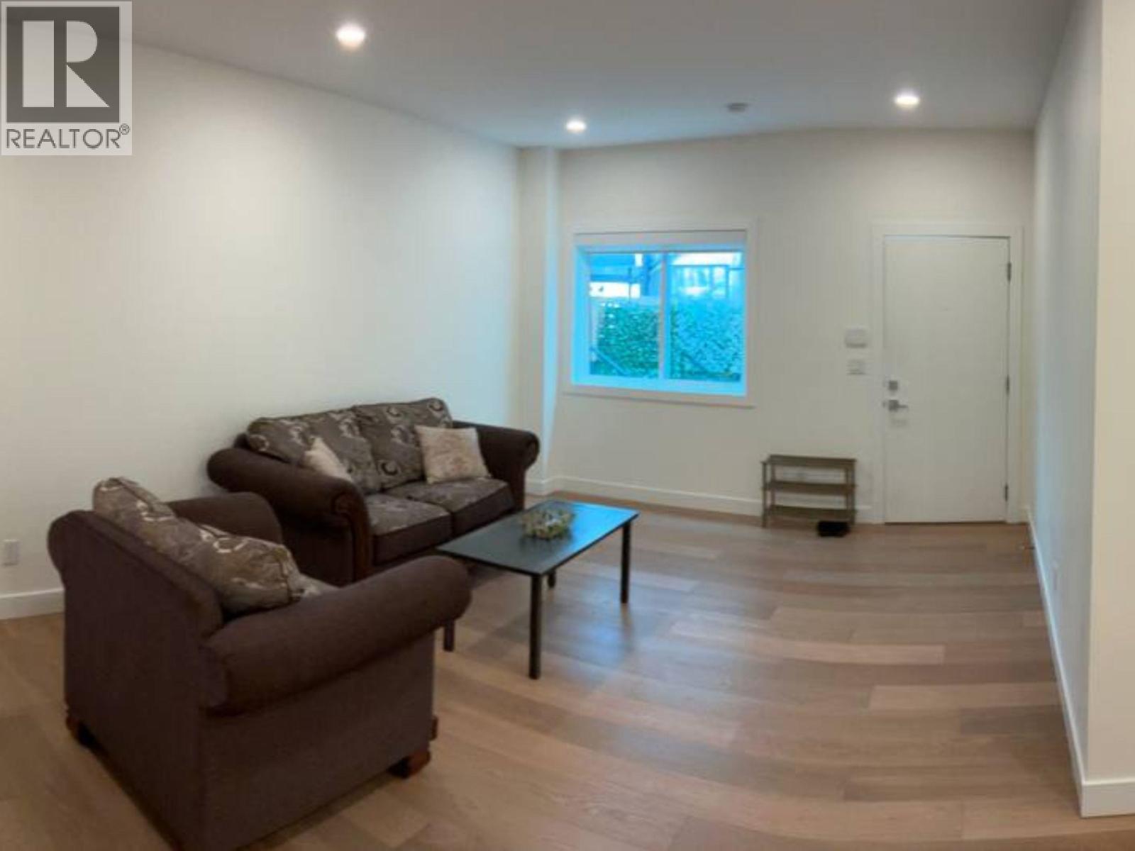 Lower Floor-463 W 14TH STREET, North Vancouver — photo 8