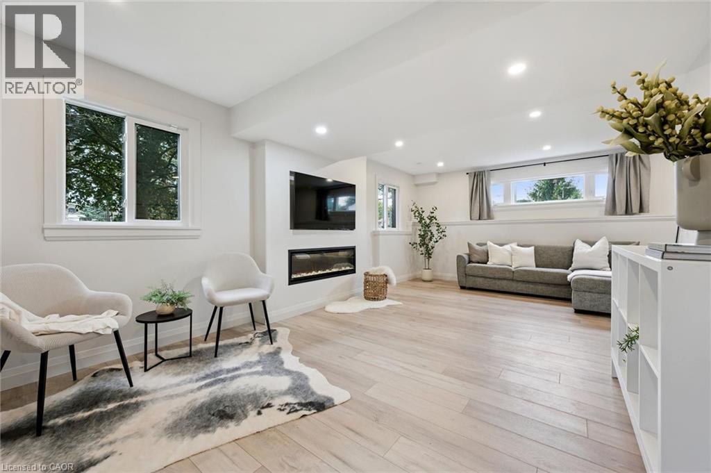 8 CHRISTIAN Street - Image 23