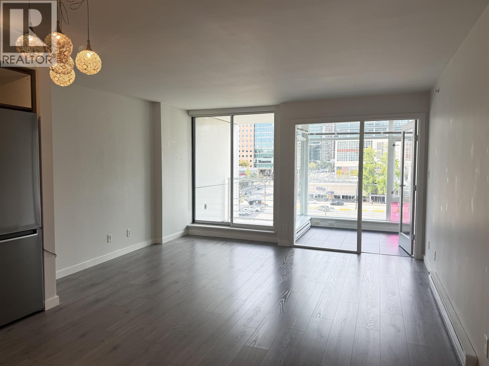 #810 161 GEORGIA Street, Vancouver, British Columbia, V6B0K9, Vancouver, British Columbia — photo 2 of 5
