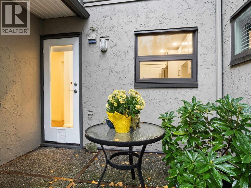1253 PLATEAU DRIVE, North Vancouver