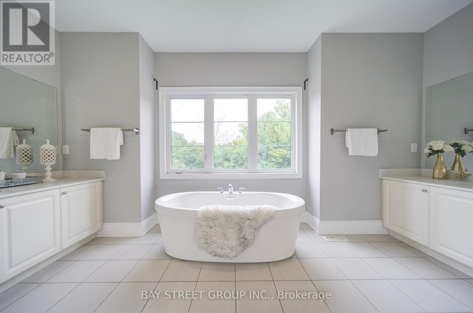 16 MALASPINA CLOSE - Image 30