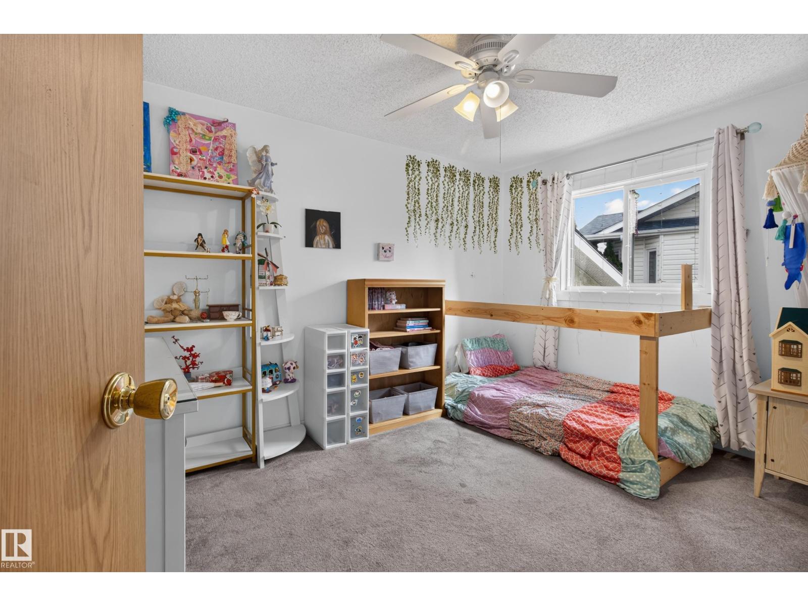 102 COACHMAN WY - 18