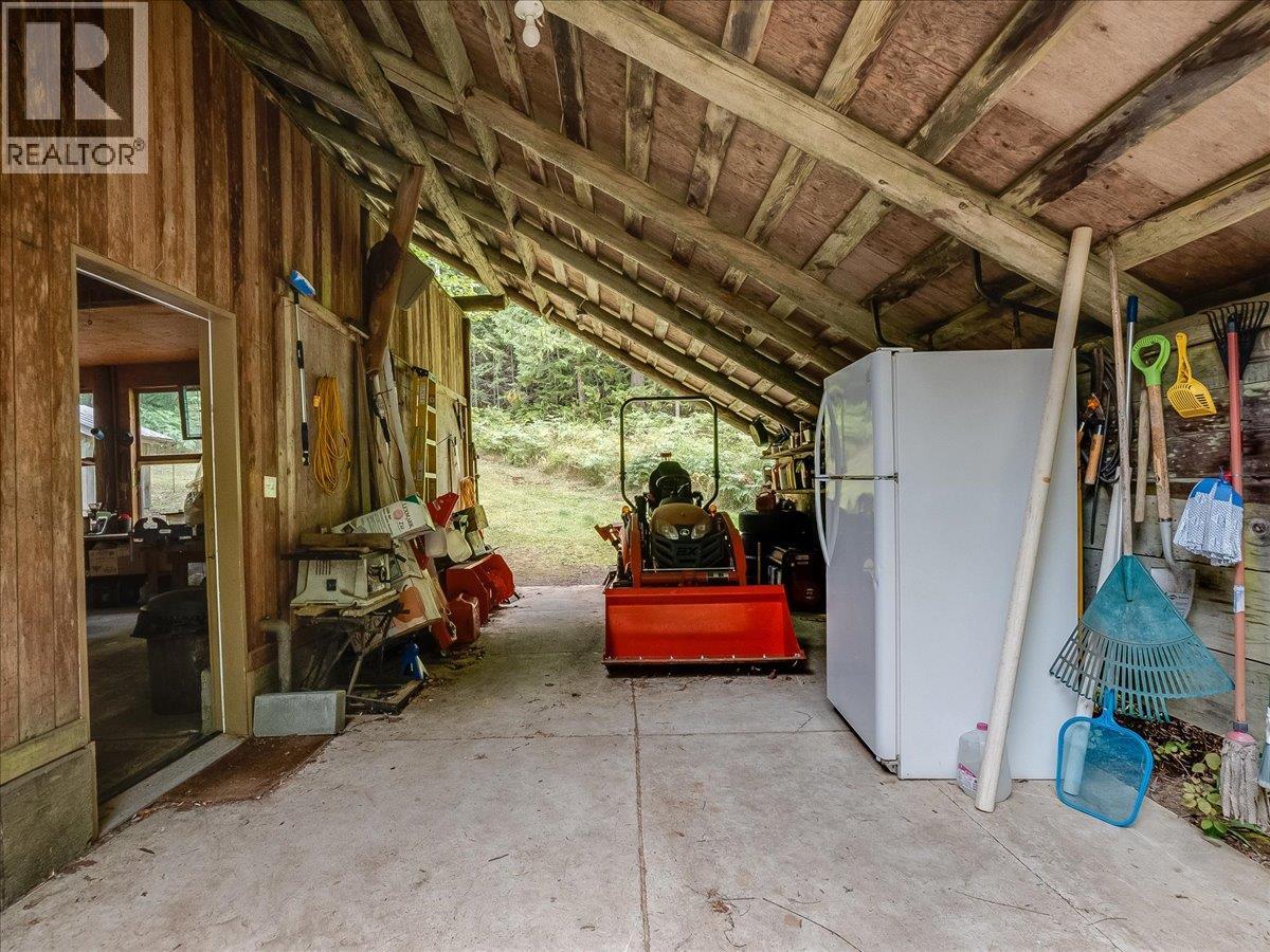 7720 AVIS Road, Winlaw