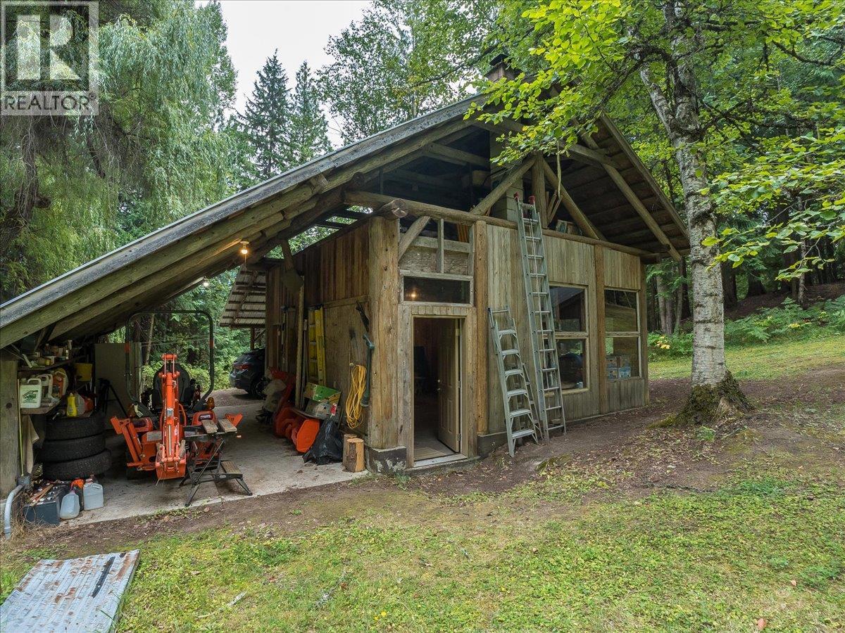 7720 AVIS Road, Winlaw
