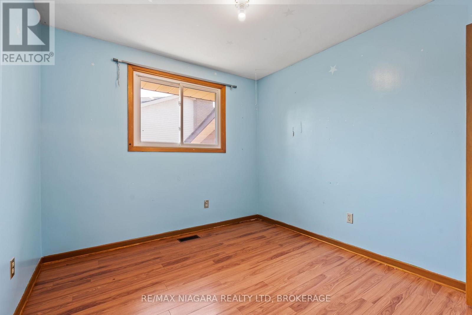 26 FORSTER AVENUE - 11