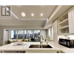 1040 The Queensway, Toronto, ON M8Z0A7 Photo 7