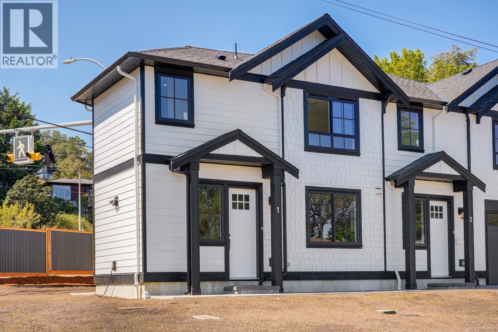 1 4068 Tuxedo Drive, Saanich