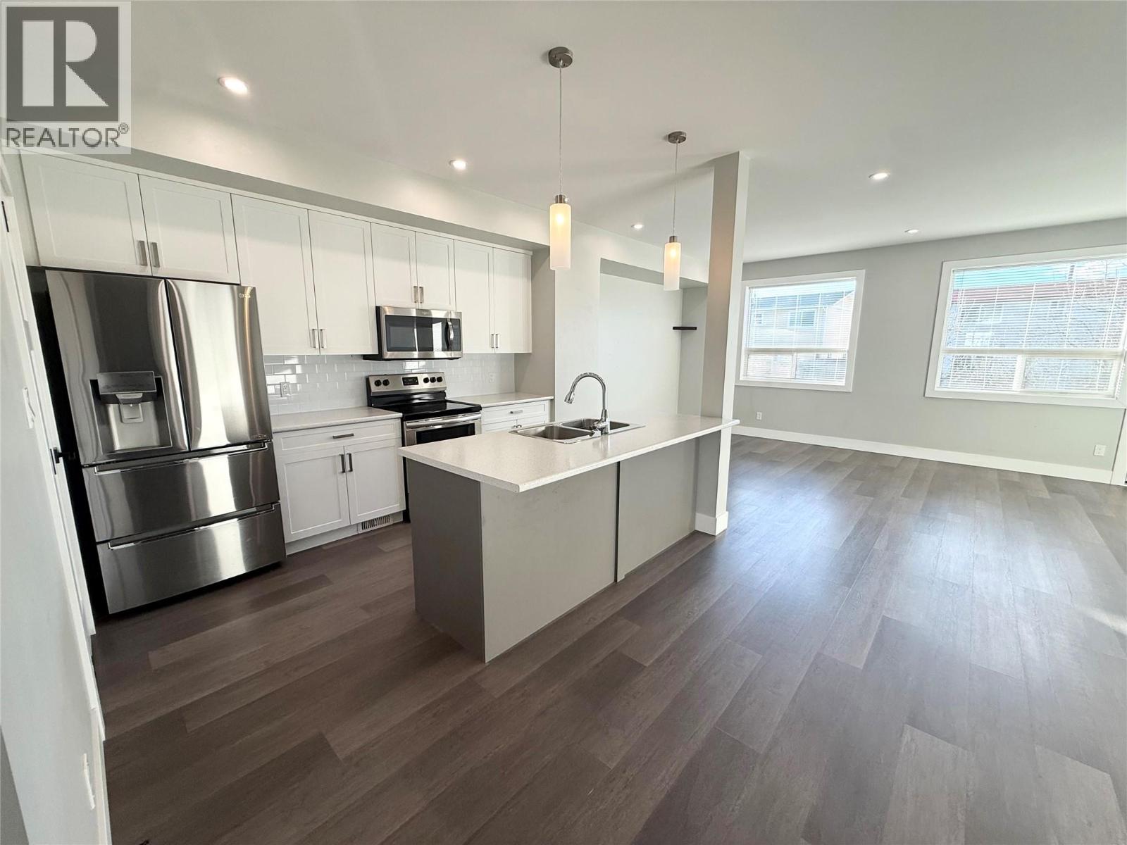 1611 PHILLIPS Street, Merritt — photo 3