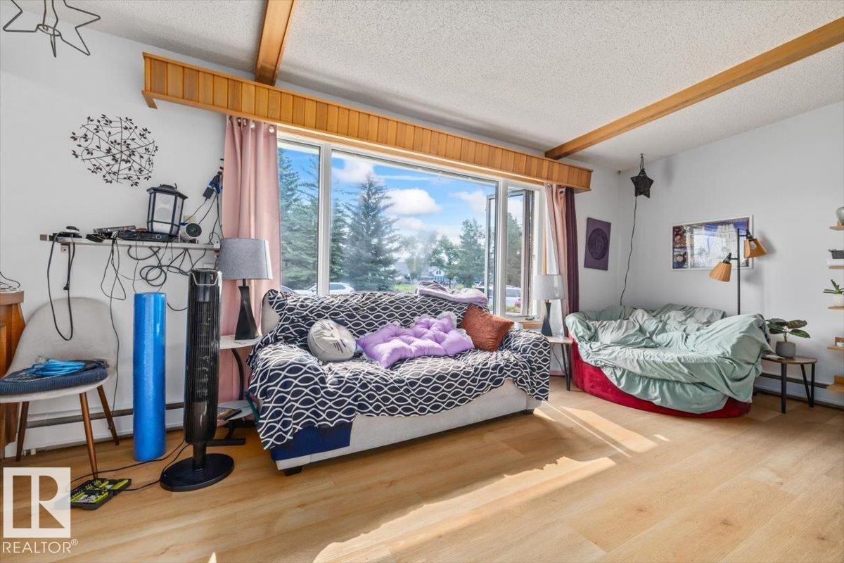 8736 72 ST NW - 7