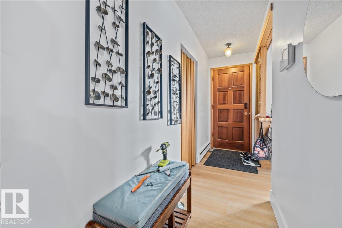 8736 72 ST NW - 4